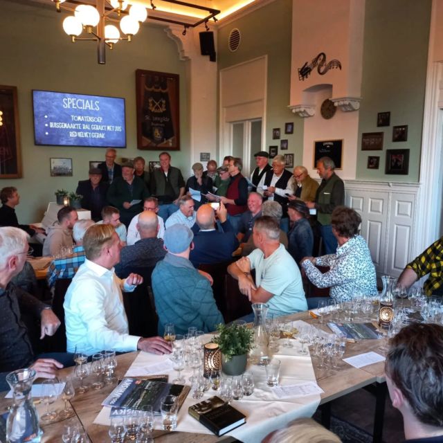 Wat een gezelligheid vandaag!
Ook de tweede editie van de whisky proeverij was een groot succes.🤩 

Wij willen alle deelnemers bedanken voor de fijne middag.
@wijnendrankenhuysbrummen bedankt voor de inzet en wederom een fijne samenwerking!
En ook de mannen van Hardkoor bedankt voor de muzikale aanvulling op de proeverij.